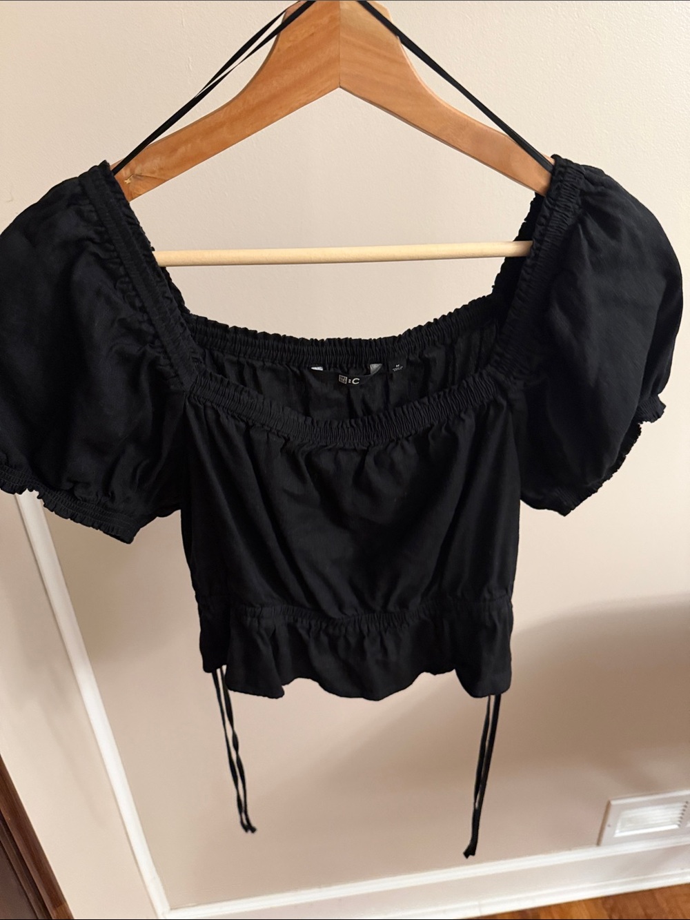 Uniqlo Black Puff Sleeve Peasant Top - crop top